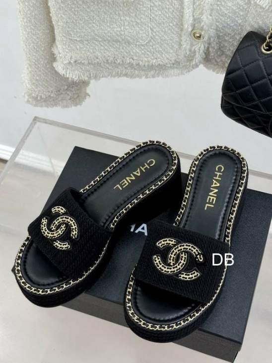 Picture of Chanel Slippers _SKUChanelsz35-40DB03193231